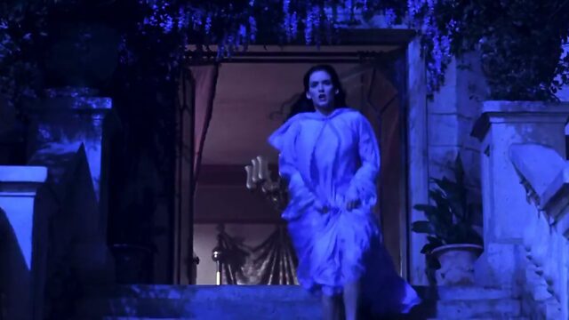 Sadie Frost, Winona Ryder - Bram Stokers Dracula 02