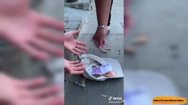 Годный тик-ток - кто больше даст бедняку