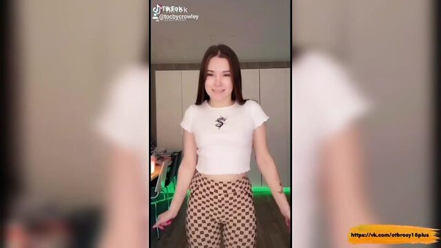 Голый тик-ток - танцы с раздеванием